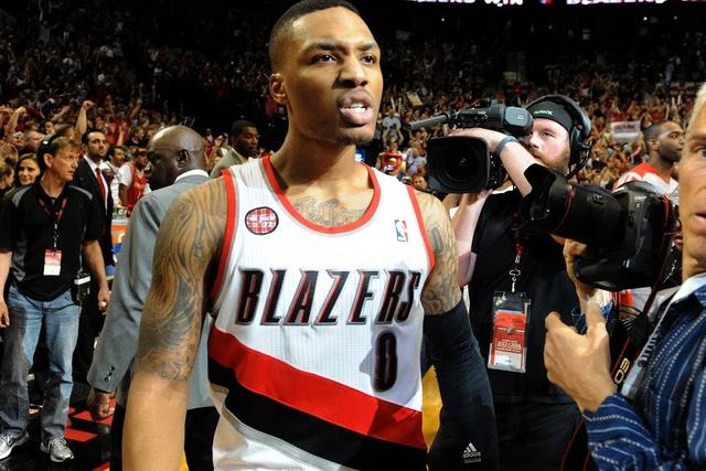 NBA历史上仅有的两位32+7+7赛季球员